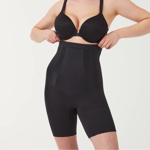 OnCore Sculpting High-Waisted Mid-Thigh Short | Small - Picture 2 of 4